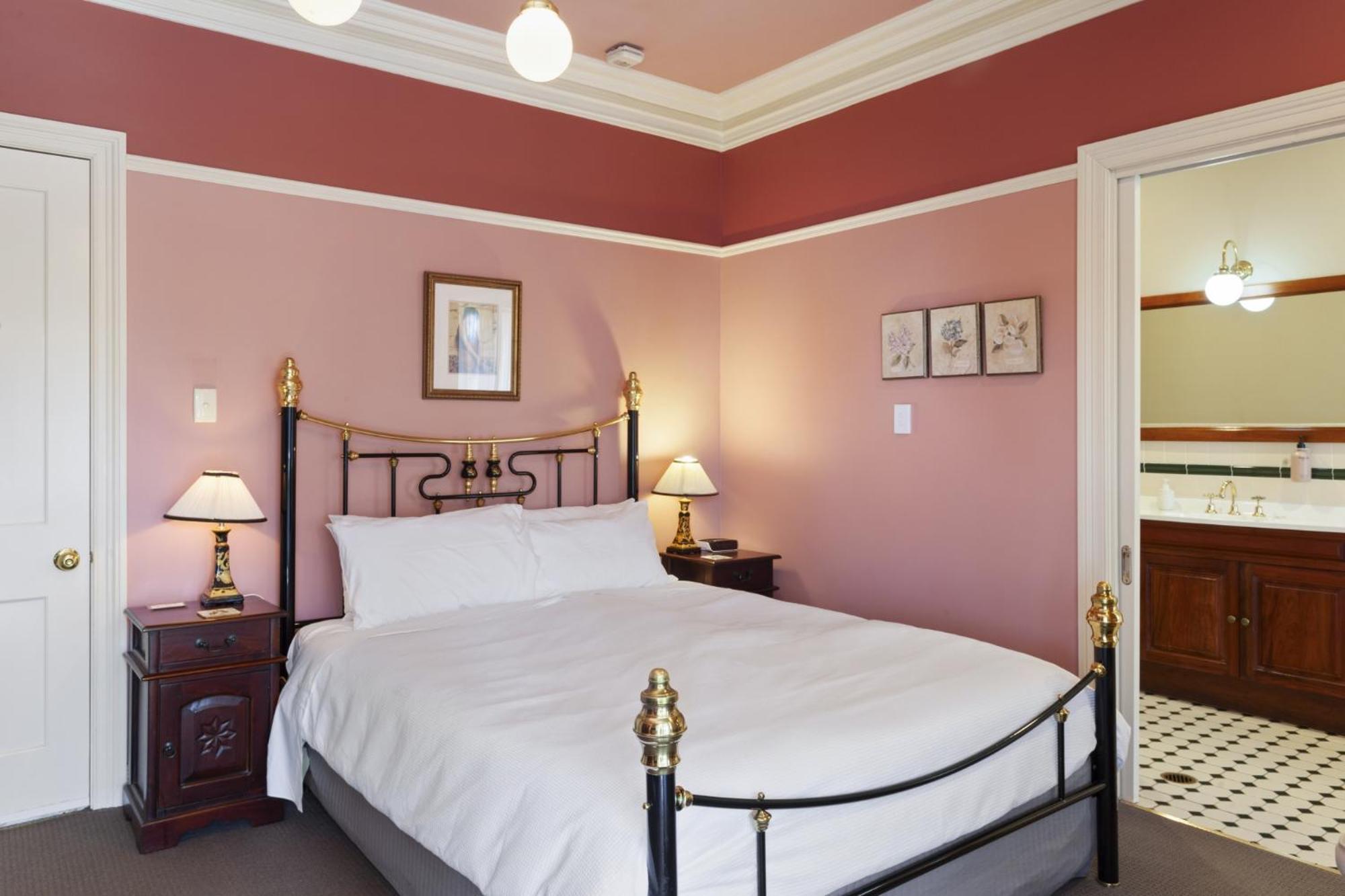 Bethany Manor B&B, Call Us For Cheapest Rates Лера Екстер'єр фото