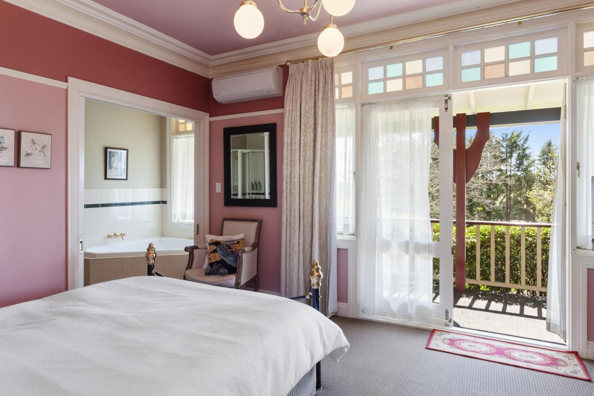 Bethany Manor B&B, Call Us For Cheapest Rates Лера Екстер'єр фото